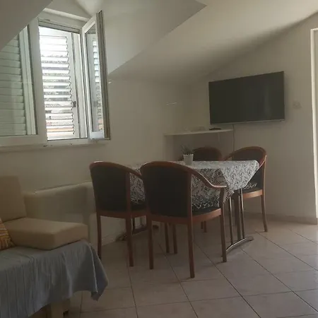 Apartment Maria Veli Iz